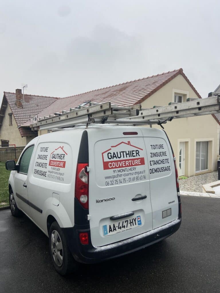 Couvreur 91 Montlhéry Gary Gauthier - camionnette floquée
