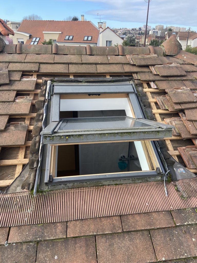 Rénovation velux Viry Châtillon - AVANT Chantier - Velux en mauvais état, fuites, problème étanchéité - Gary Gauthier Couvreur 91